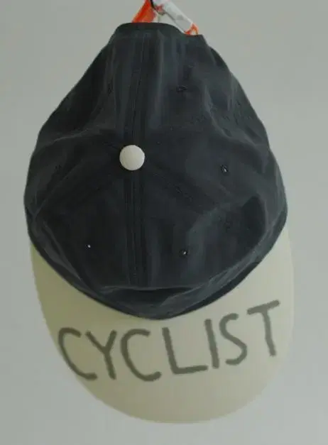 dress cyclist cap 판매 합니다. adresser neat